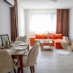 公寓 Spacious Two-bedroom Sea View Near