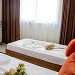 公寓 Spacious Two-bedroom Sea View Near 圣君士坦丁和海伦那