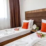 Spacious Two-bedroom Sea View Near * 圣君士坦丁和海伦那