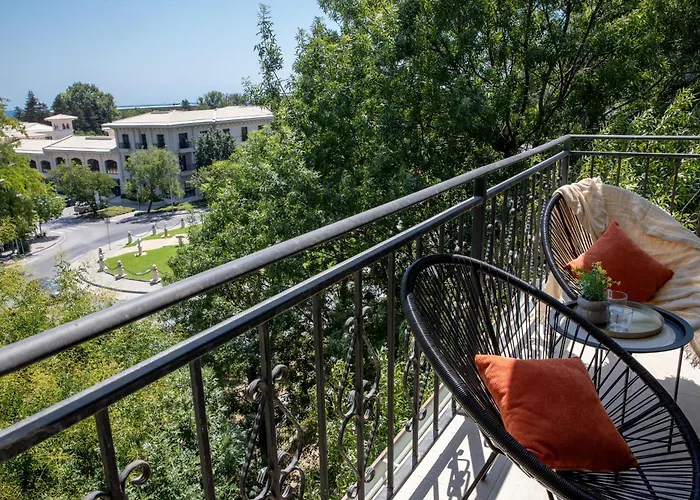 아파트 Spacious Two-Bedroom Apartment Sea View Near Beach