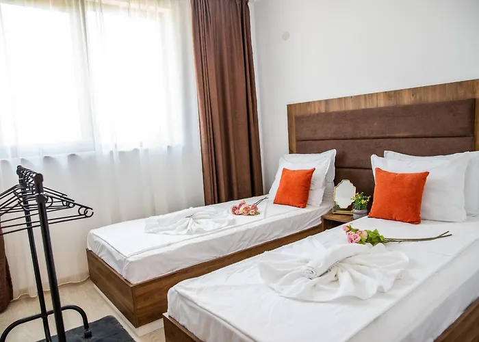 Spacious Two-Bedroom Apartment Sea View Near Beach 아파트 *